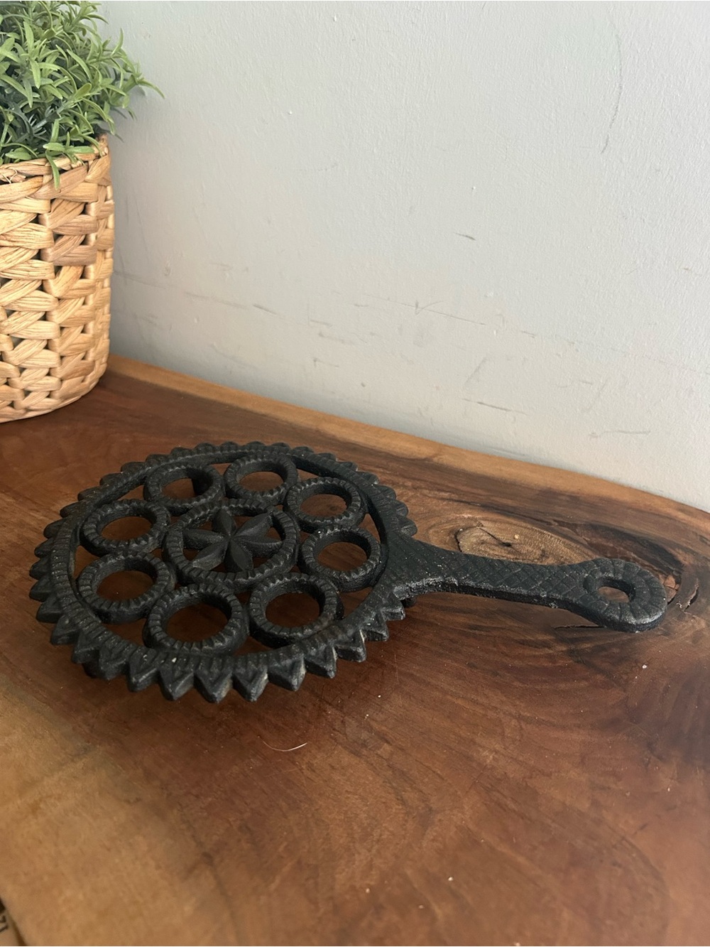 Vintage Antique Black  Primitive Farmhouse Cast Iron Hearth Trivet Hot Plate